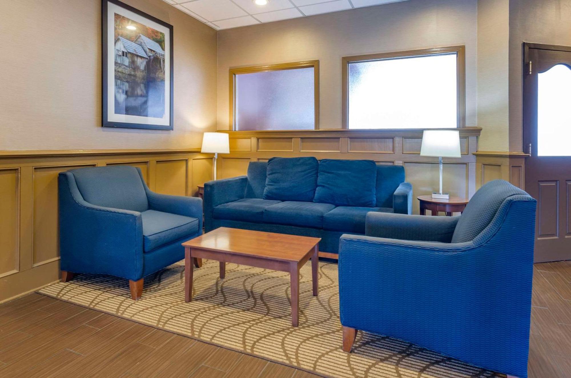 Comfort Inn & Suites Raphine - Lexington Near I-81 And I-64 Exteriör bild